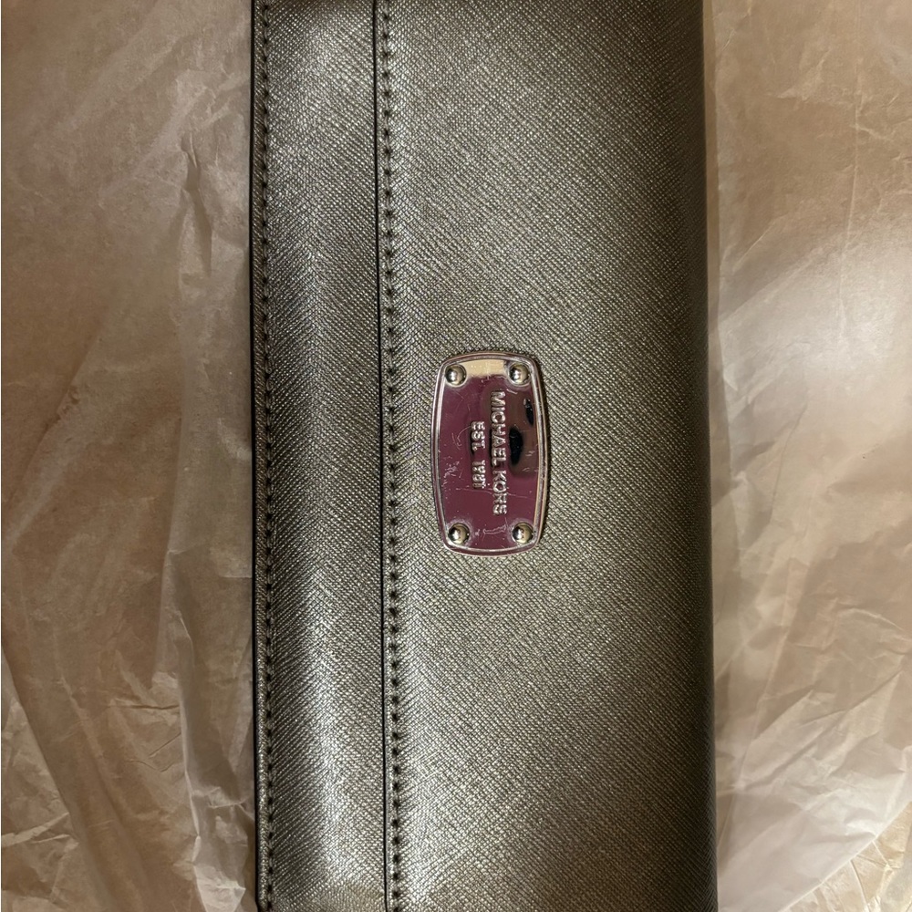 MICHAEL KORS METALLIC WALLET PRE LOVED! Minor callouts!!!